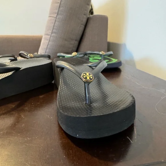 Tory Burch Flip Flops Set lot size 6 - Black navy blue Green platform & flat - Picture 4 of 11